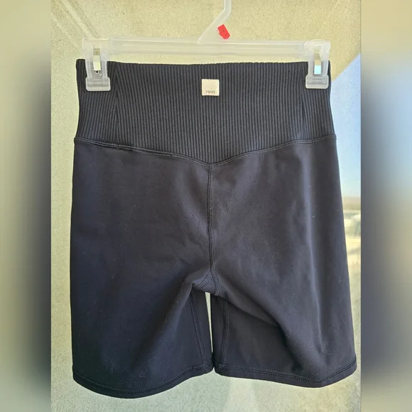 Vuori Women's Dark Bike Shorts - Picture 2 of 6